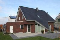 Haustyp Hamm, Individuelles Massivhaus in NRW, Keller, Erdwärmeheizung, Spitzdach, Erker als Dreieck ausgebildet