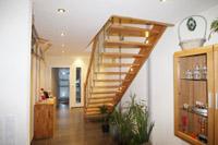 Geradlufige Treppe - Massivhaus Doppelhaus Goch Kamp-Lintfort - massive Doppelhuser zum Festpreis
