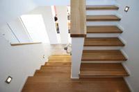 Podesttreppe - Beton + Holz Oberbelag