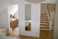 Treppe zum Spitzboden / Elternbad im Neubau Massivhaus - zwo ARCHITEKTEN HAUS - Designhaus